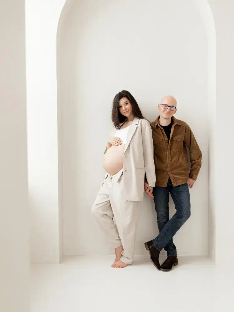 Maternity Shoot in Casual Chic